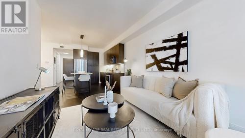 1806 - 25 Broadway Avenue, Toronto, ON - Indoor Photo Showing Living Room