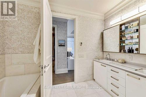 3703 - 311 Bay Street, Toronto, ON - Indoor Photo Showing Bathroom