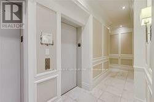 3703 - 311 Bay Street, Toronto, ON - Indoor