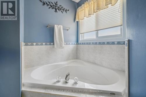 14 Selleck Lane, Oshawa, ON - Indoor Photo Showing Bathroom