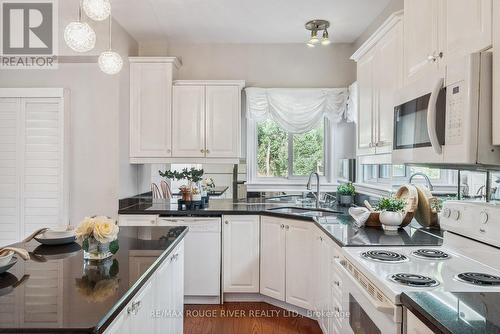 14 Selleck Lane, Oshawa, ON - Indoor Photo Showing Kitchen