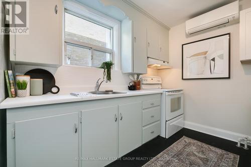 1315 Pape Avenue, Toronto, ON - Indoor Photo Showing Kitchen