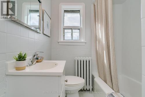 1315 Pape Avenue, Toronto, ON - Indoor Photo Showing Bathroom