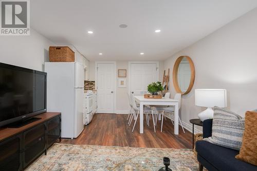 1315 Pape Avenue, Toronto, ON - Indoor Photo Showing Living Room