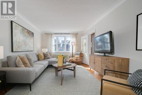 1315 Pape Avenue, Toronto, ON - Indoor Photo Showing Living Room