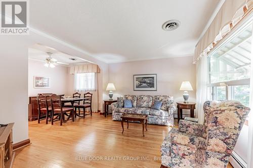 82 Cedarcrest Boulevard, Toronto, ON - Indoor Photo Showing Living Room