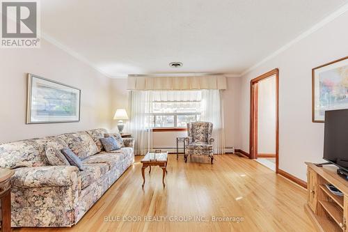 82 Cedarcrest Boulevard, Toronto, ON - Indoor Photo Showing Living Room