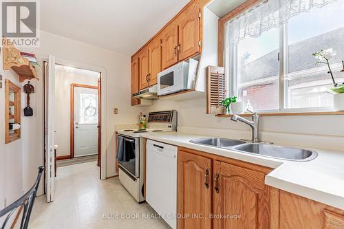 82 Cedarcrest Boulevard, Toronto, ON - Indoor Photo Showing Kitchen With Double Sink