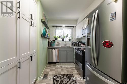 922 Notre Dame Drive, London, ON - Indoor Photo Showing Kitchen