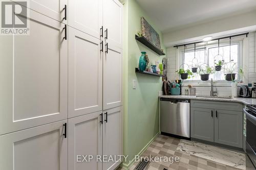 922 Notre Dame Drive, London, ON - Indoor Photo Showing Kitchen