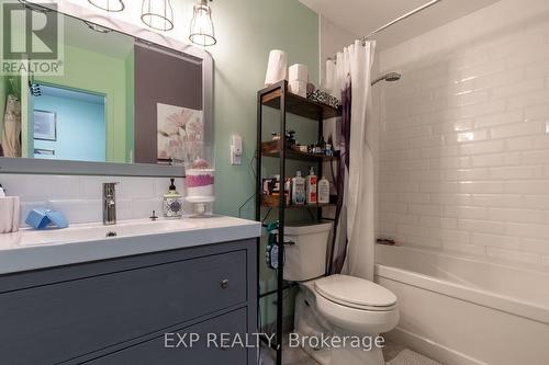 922 Notre Dame Drive, London, ON - Indoor Photo Showing Bathroom