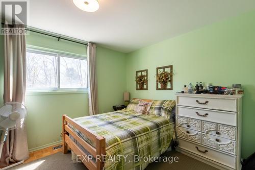 922 Notre Dame Drive, London, ON - Indoor Photo Showing Bedroom