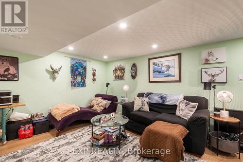 922 Notre Dame Drive, London, ON - Indoor Photo Showing Living Room