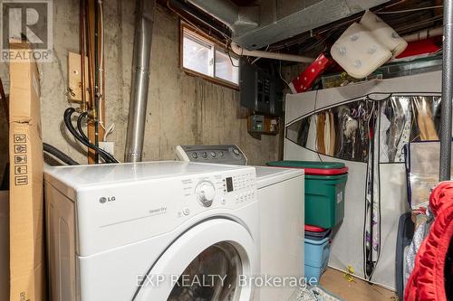 922 Notre Dame Drive, London, ON - Indoor Photo Showing Laundry Room