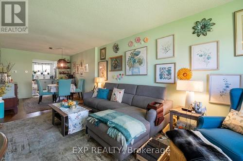 922 Notre Dame Drive, London, ON - Indoor Photo Showing Living Room