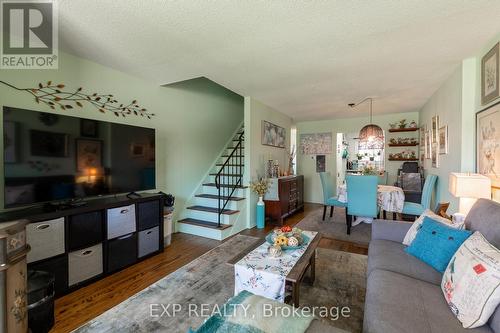 922 Notre Dame Drive, London, ON - Indoor Photo Showing Living Room