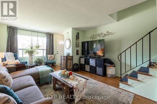 922 Notre Dame Drive, London, ON - Indoor Photo Showing Living Room