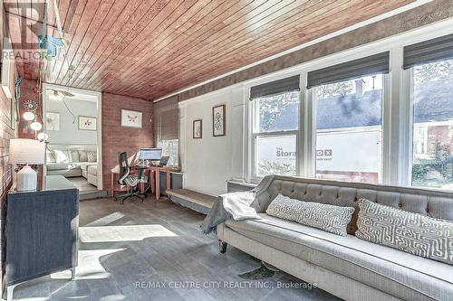 46284 Sparta Line, Central Elgin (Sparta), ON - Indoor Photo Showing Living Room