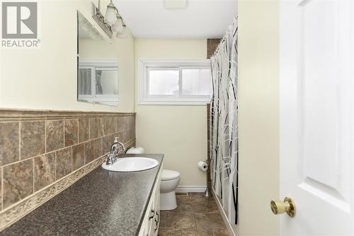 18 Pinemore Blvd, Sault Ste. Marie, ON - Indoor Photo Showing Bathroom