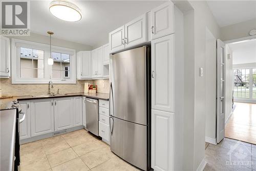 9 Camwood Crescent, Ottawa, ON - Indoor Photo Showing Kitchen