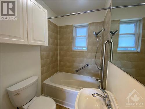 Main level Full Bathroom - 211 Mcgillivray Street, Ottawa, ON - Indoor Photo Showing Bathroom