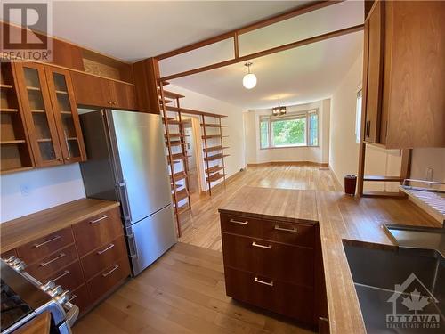 Kitchen - 211 Mcgillivray Street, Ottawa, ON - Indoor