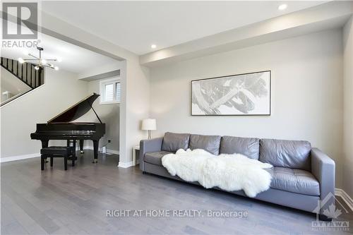 567 Paine Avenue, Ottawa, ON - Indoor Photo Showing Living Room