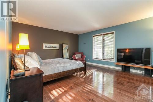 5458 Woodeden Drive, Ottawa, ON - Indoor Photo Showing Bedroom