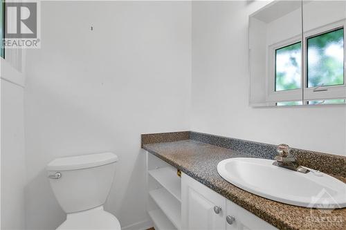 26 Wallford Way, Ottawa, ON - Indoor Photo Showing Bathroom