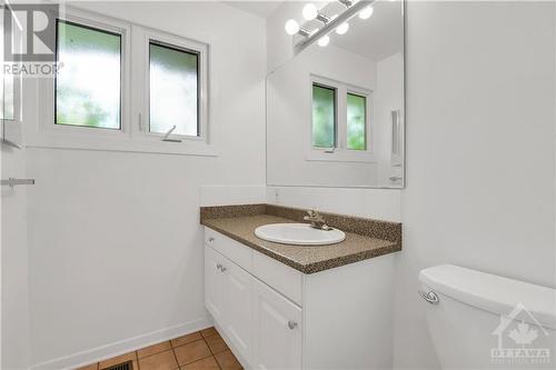 26 Wallford Way, Ottawa, ON - Indoor Photo Showing Bathroom