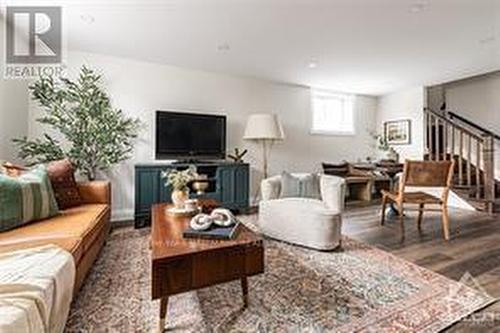 515 Reflection Street, Ottawa, ON - Indoor Photo Showing Living Room