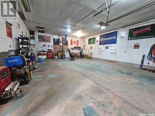 132 Centennial Street, Swift Current Rm No. 137, SK - Indoor Photo Showing Garage