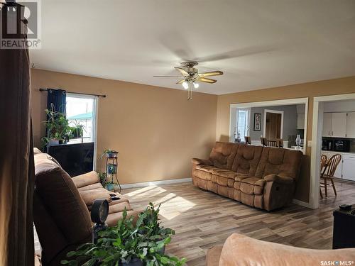 132 Centennial Street, Swift Current Rm No. 137, SK - Indoor Photo Showing Living Room