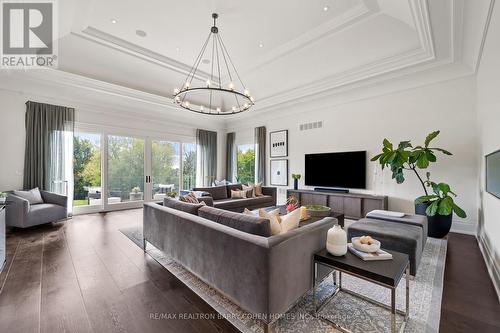 116 Eden Vale Drive, King, ON - Indoor Photo Showing Living Room