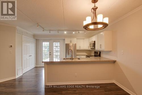 312 - 1810 Walker'S Line, Burlington, ON - Indoor Photo Showing Kitchen