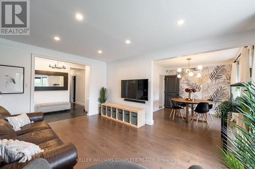 2 Brentwood Road, Grimsby, ON - Indoor Photo Showing Living Room