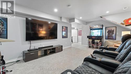 14 Pinewood Drive, Brantford, ON - Indoor Photo Showing Living Room