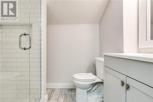 76 George Street, Hamilton, ON - Indoor Photo Showing Bathroom