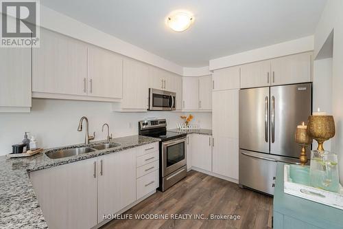 18 - 143 Ridge Road, Cambridge, ON - Indoor Photo Showing Kitchen With Stainless Steel Kitchen With Double Sink With Upgraded Kitchen