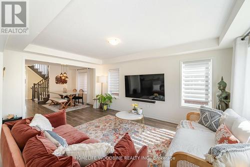 18 - 143 Ridge Road, Cambridge, ON - Indoor Photo Showing Living Room