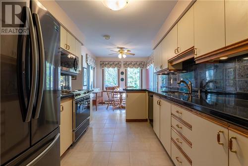 302 Moonrock Avenue, Sudbury, ON - Indoor Photo Showing Kitchen