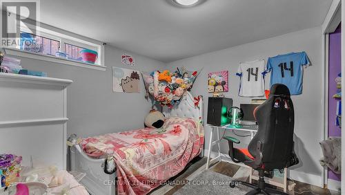 201 Estella Road, London, ON - Indoor Photo Showing Bedroom