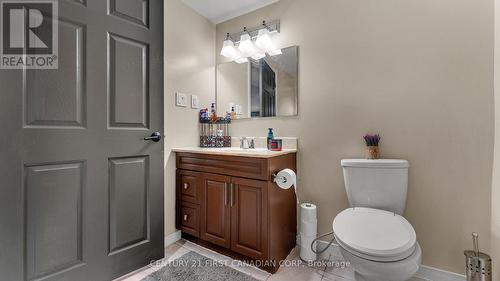 201 Estella Road, London, ON - Indoor Photo Showing Bathroom