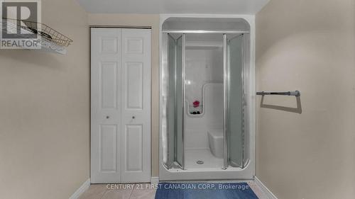 201 Estella Road, London, ON - Indoor Photo Showing Bathroom