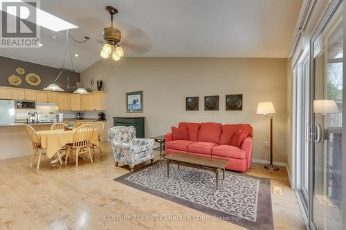 31 - 80 Centre Street, London, ON - Indoor Photo Showing Living Room