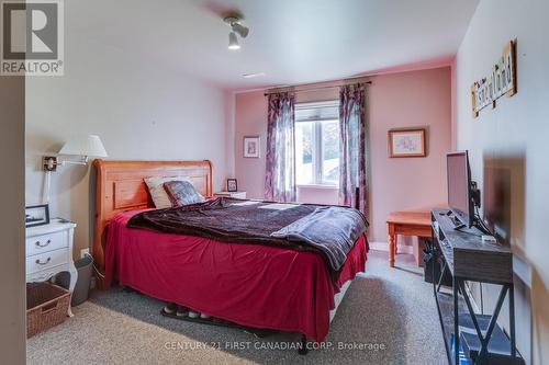 31 - 80 Centre Street, London, ON - Indoor Photo Showing Bedroom