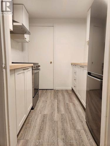 Bsmt - 4 Theobalds Circle, Richmond Hill, ON - Indoor Photo Showing Kitchen