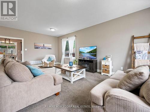 3150 Emperor Drive, Orillia, ON - Indoor Photo Showing Living Room