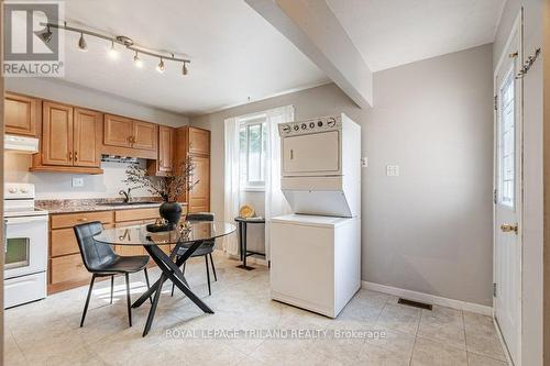 35 Caprice Crescent, London, ON - Indoor Photo Showing Laundry Room