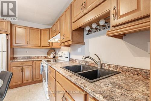 35 Caprice Crescent, London, ON - Indoor Photo Showing Kitchen With Double Sink